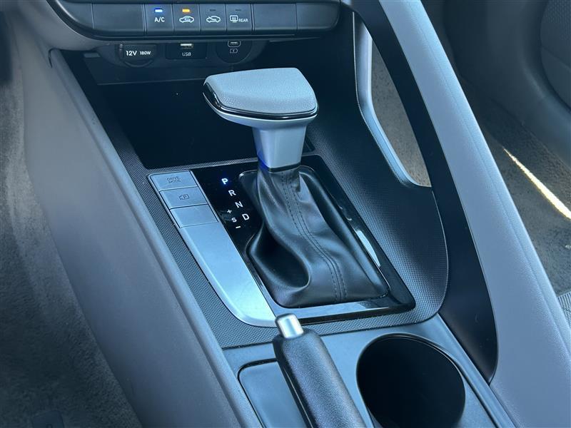 Hyundai Elantra SE 2024