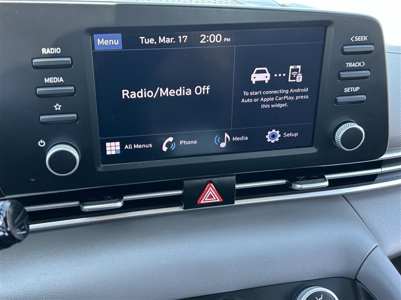 Hyundai Elantra SE 2024