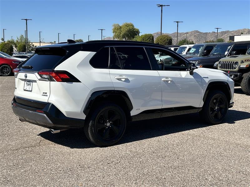 Toyota RAV4 Hybrid XLE 2021