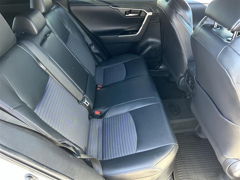 Toyota RAV4 Hybrid XLE 2021