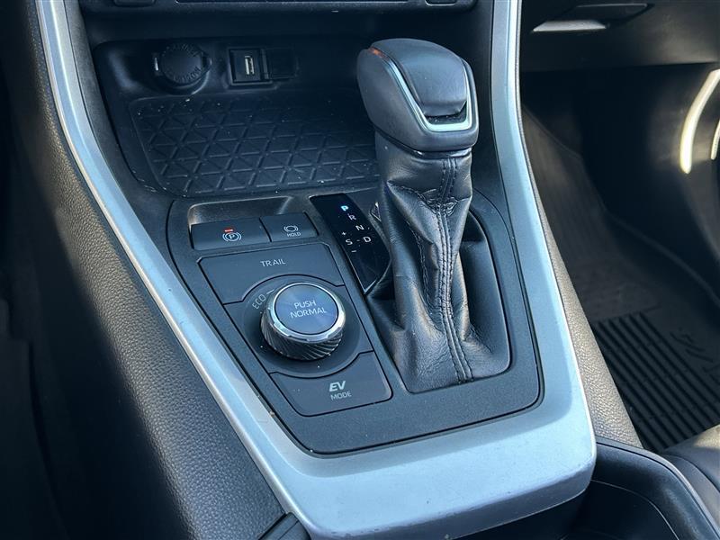 Toyota RAV4 Hybrid XLE 2021