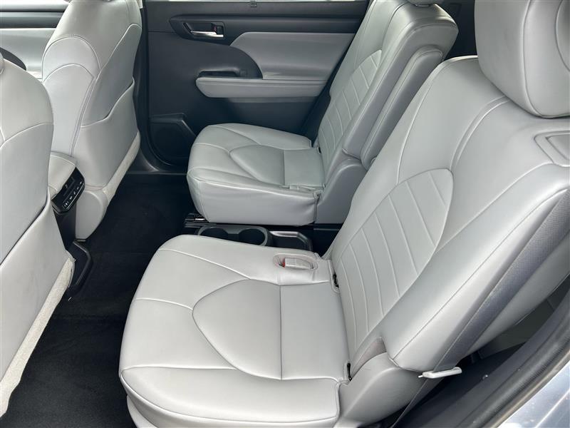 Toyota Highlander XLE AWD V6 2021