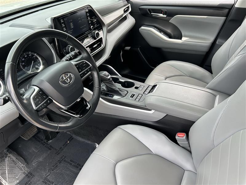 Toyota Highlander XLE AWD V6 2021