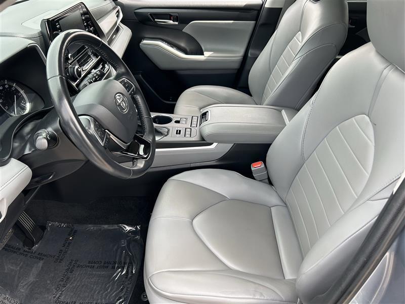 Toyota Highlander XLE AWD V6 2021