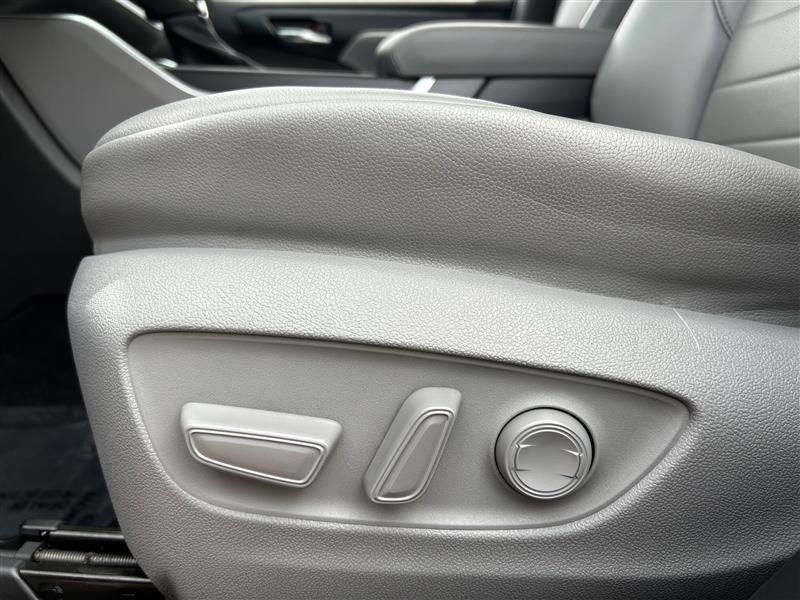 Toyota Highlander XLE AWD V6 2021