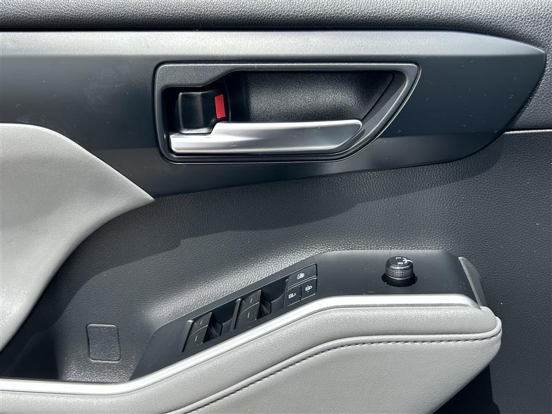 Toyota Highlander XLE AWD V6 2021