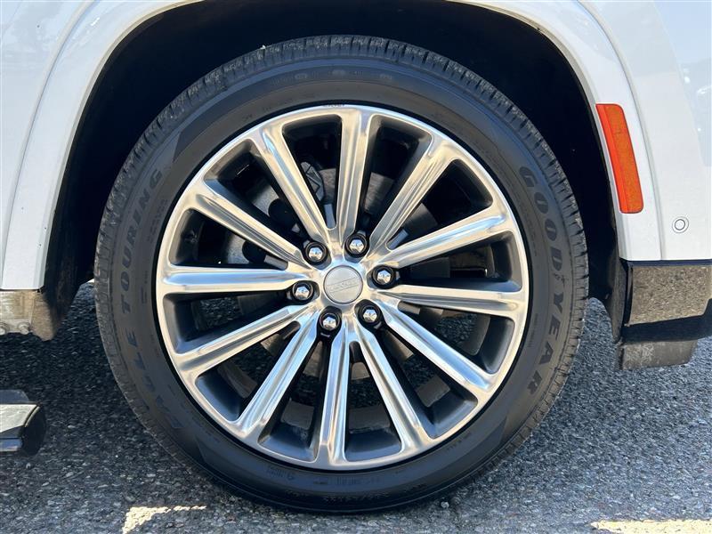 Jeep Grand Wagoneer Series II 4WD 2023