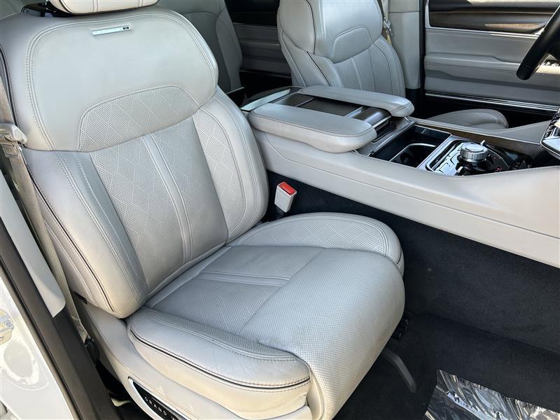 Jeep Grand Wagoneer Series II 4WD 2023