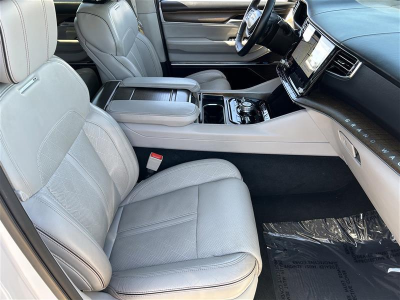 Jeep Grand Wagoneer Series II 4WD 2023