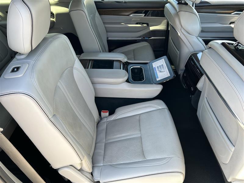 Jeep Grand Wagoneer Series II 4WD 2023