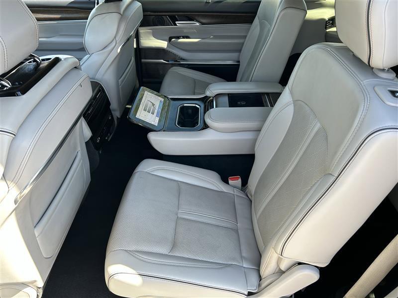 Jeep Grand Wagoneer Series II 4WD 2023