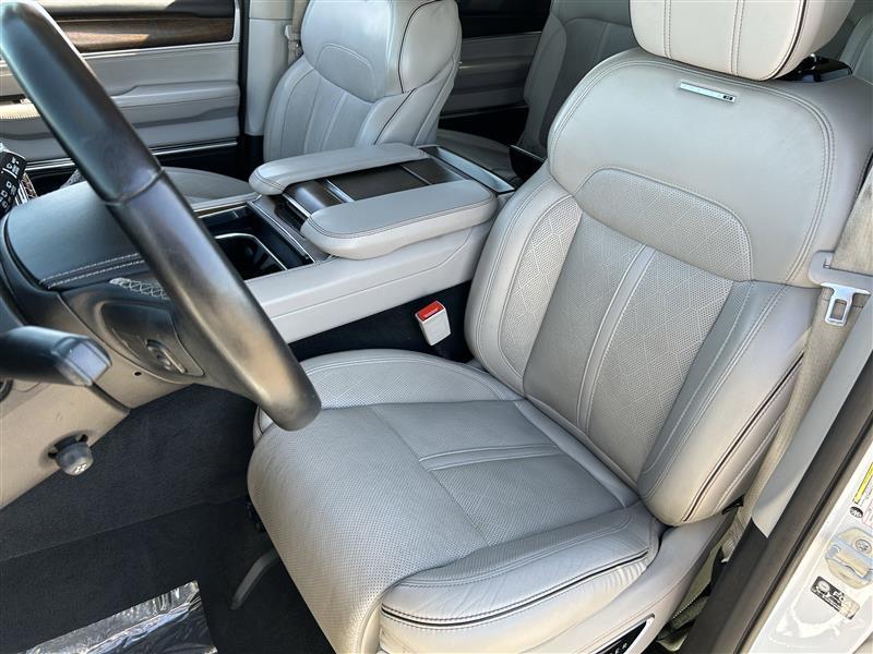 Jeep Grand Wagoneer Series II 4WD 2023