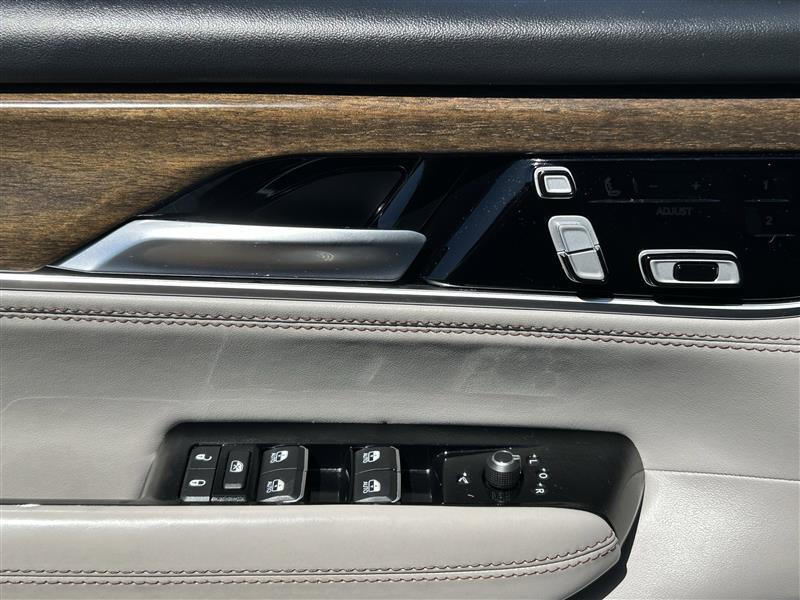 Jeep Grand Wagoneer Series II 4WD 2023