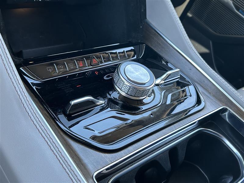 Jeep Grand Wagoneer Series II 4WD 2023