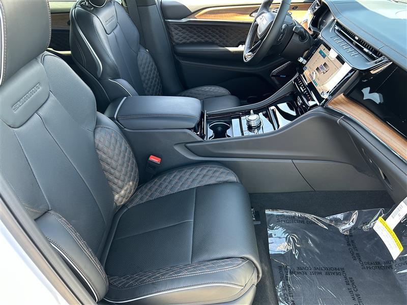 Jeep Grand Cherokee L Summit 4WD 2026