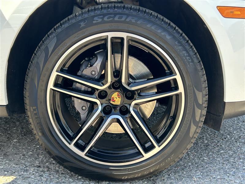 Porsche Macan Base 2021