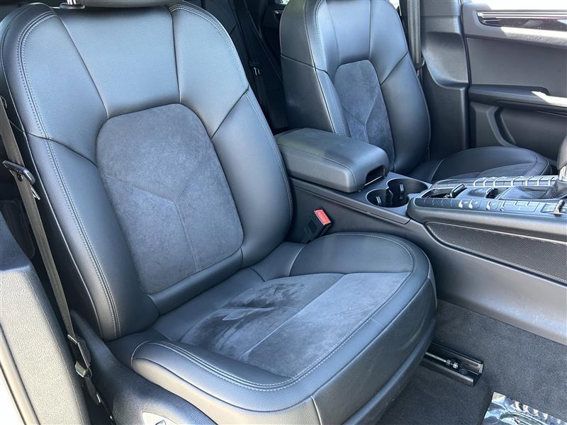 Porsche Macan Base 2021