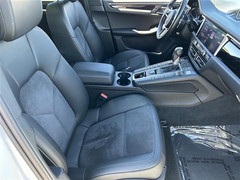 Porsche Macan Base 2021