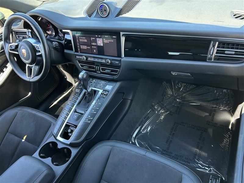 Porsche Macan Base 2021