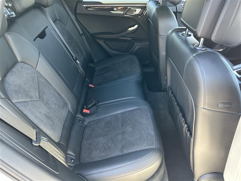 Porsche Macan Base 2021