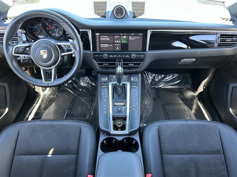 Porsche Macan Base 2021