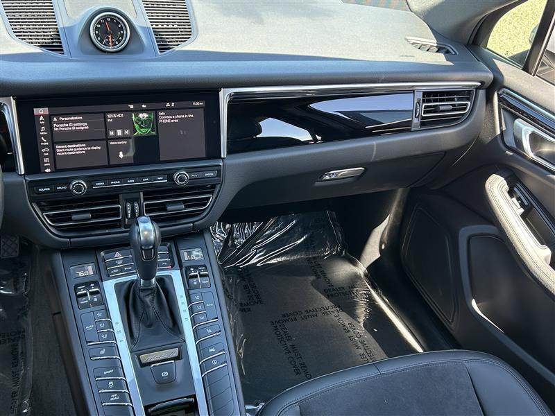 Porsche Macan Base 2021