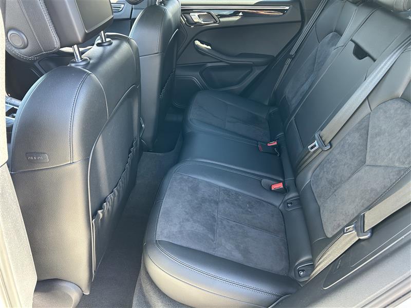 Porsche Macan Base 2021