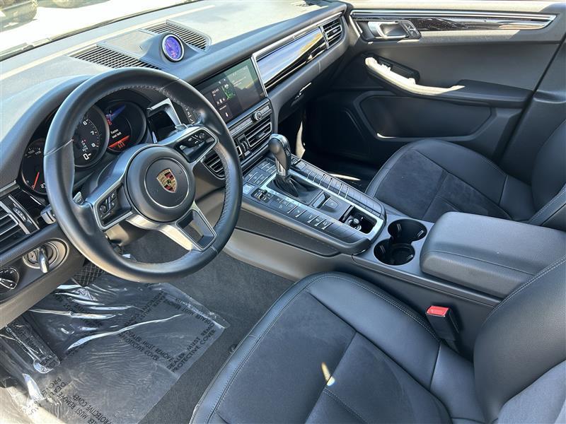 Porsche Macan Base 2021