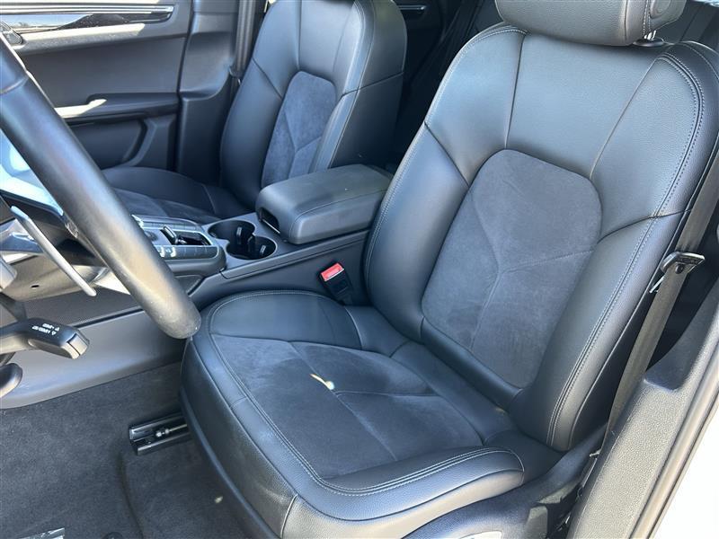 Porsche Macan Base 2021