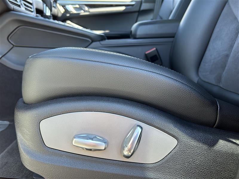 Porsche Macan Base 2021