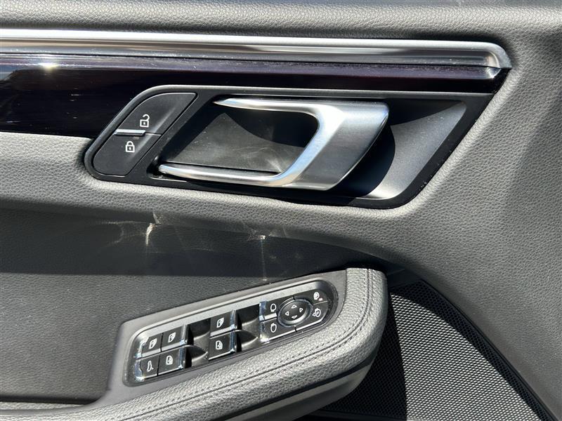 Porsche Macan Base 2021