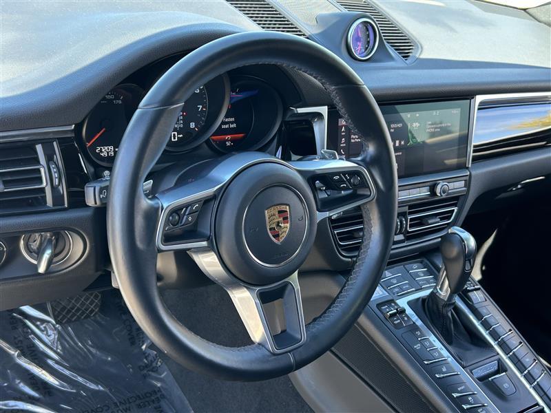 Porsche Macan Base 2021