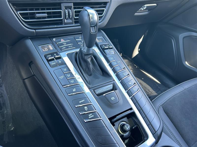 Porsche Macan Base 2021