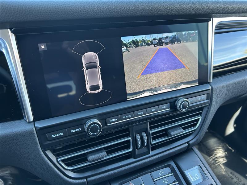 Porsche Macan Base 2021