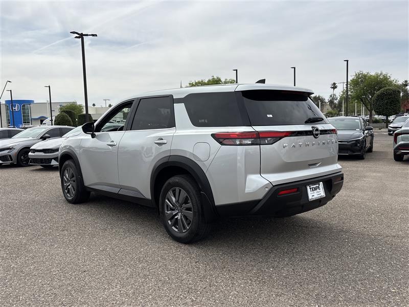 Nissan Pathfinder S 2025