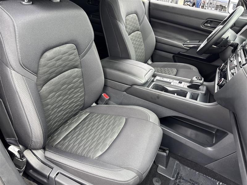 Nissan Pathfinder S 2025