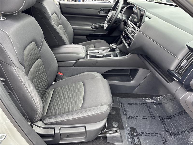 Nissan Pathfinder S 2025