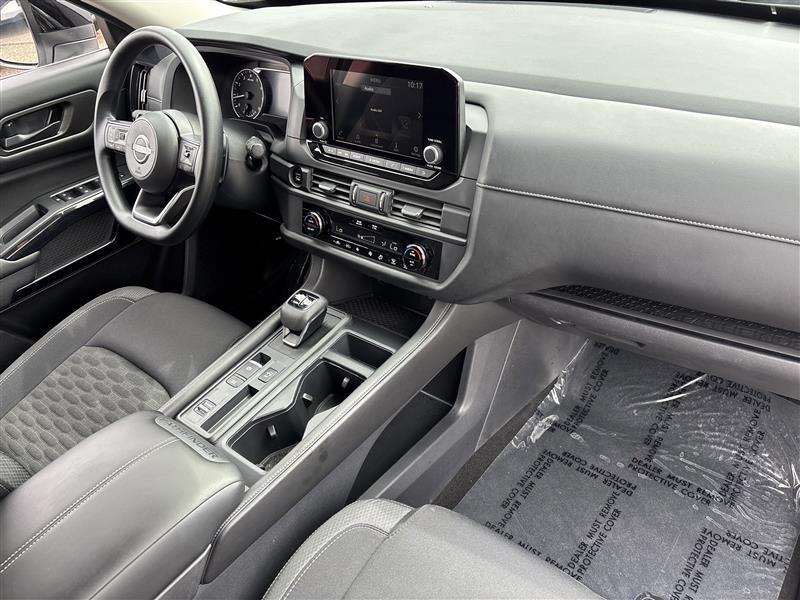 Nissan Pathfinder S 2025