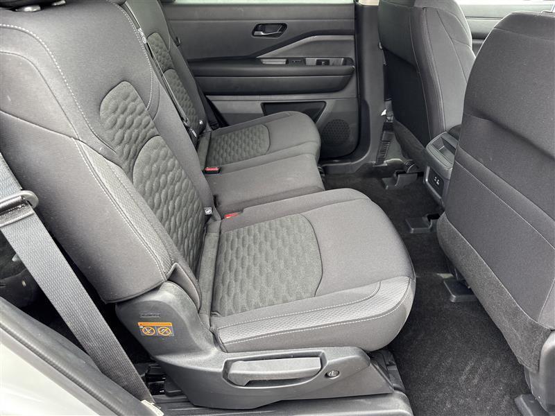 Nissan Pathfinder S 2025