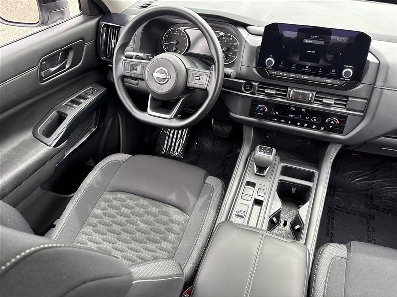 Nissan Pathfinder S 2025