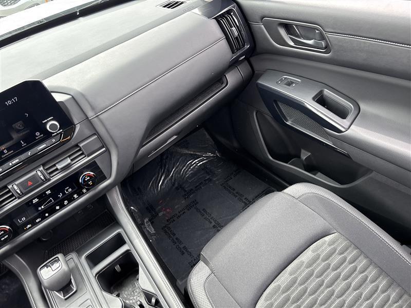 Nissan Pathfinder S 2025