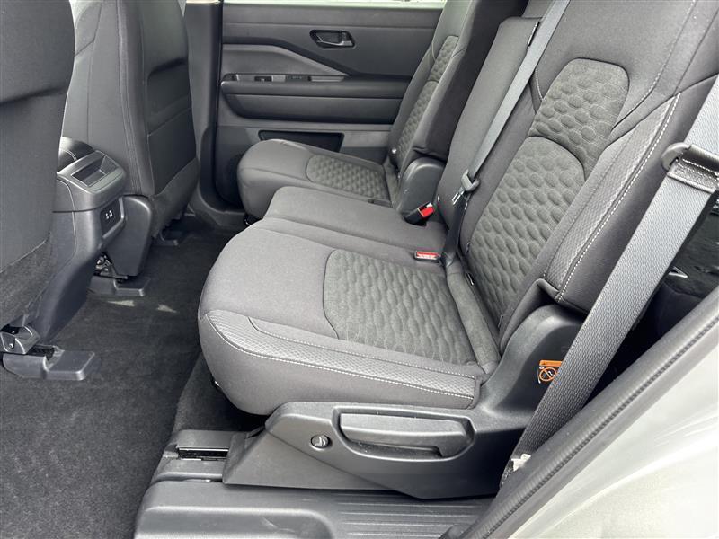 Nissan Pathfinder S 2025