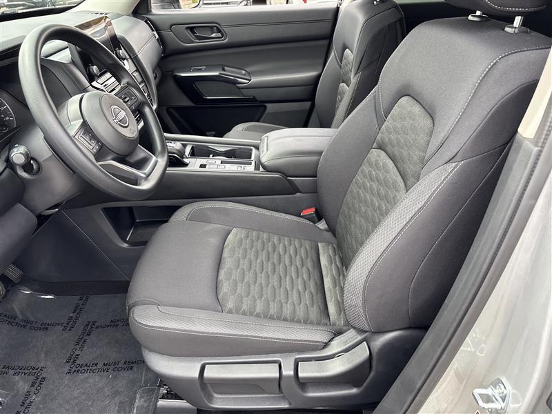 Nissan Pathfinder S 2025