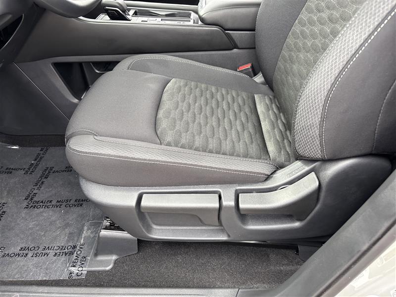 Nissan Pathfinder S 2025