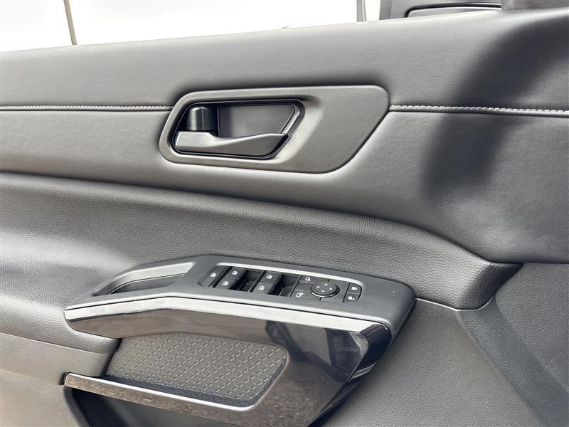 Nissan Pathfinder S 2025