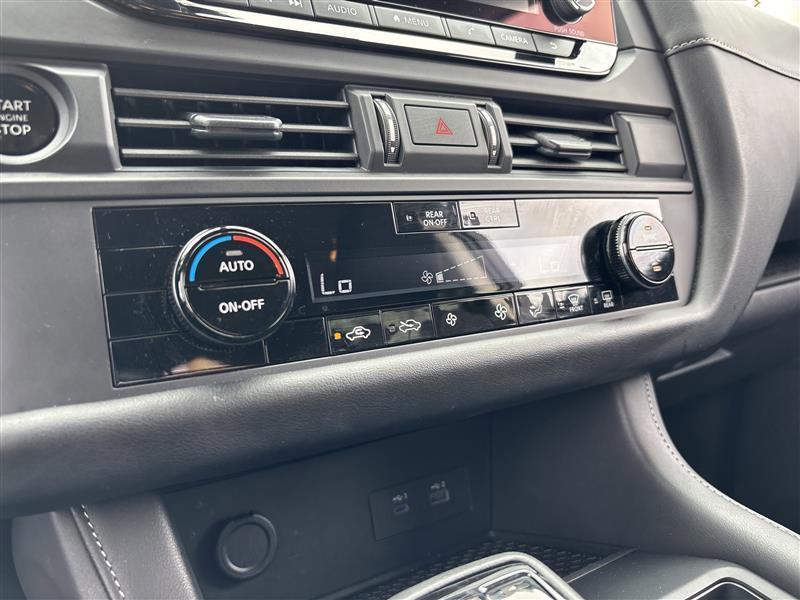 Nissan Pathfinder S 2025