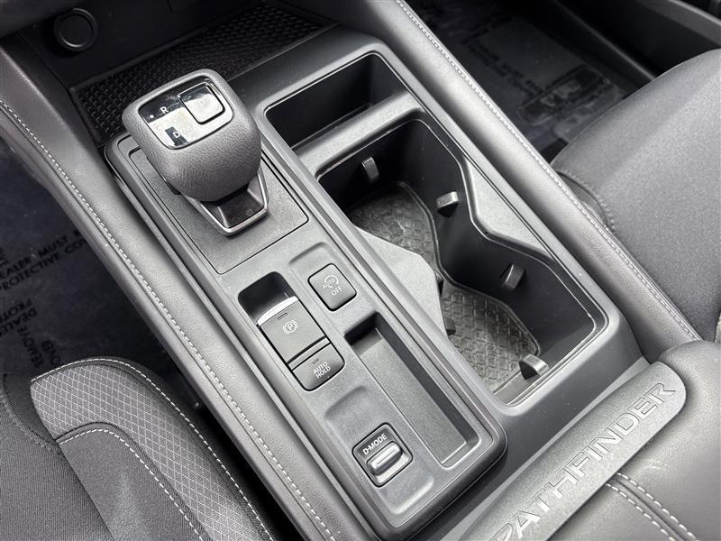 Nissan Pathfinder S 2025