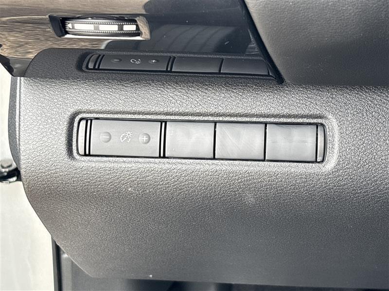 Nissan Pathfinder S 2025