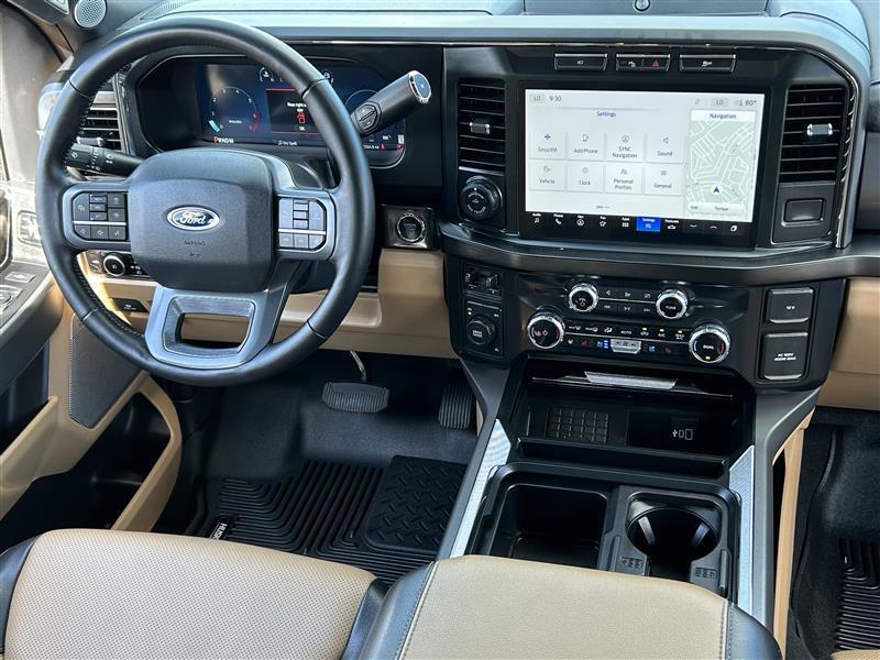 Ford F-250 SD Lariat Crew Cab 4WD 2023