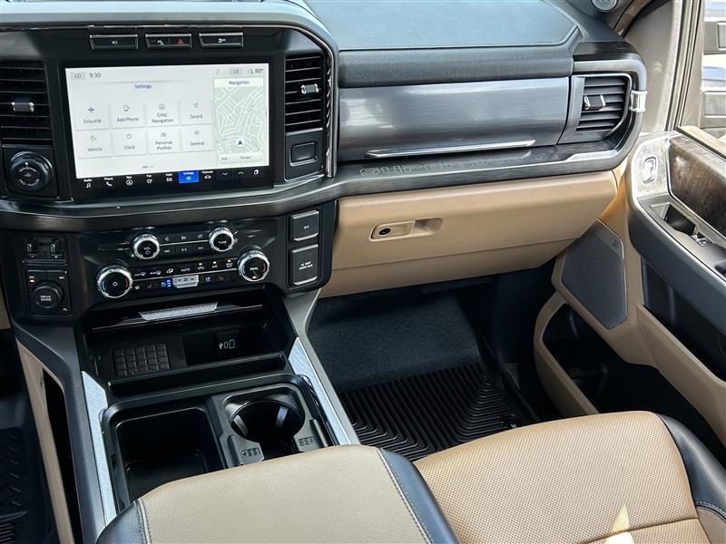 Ford F-250 SD Lariat Crew Cab 4WD 2023